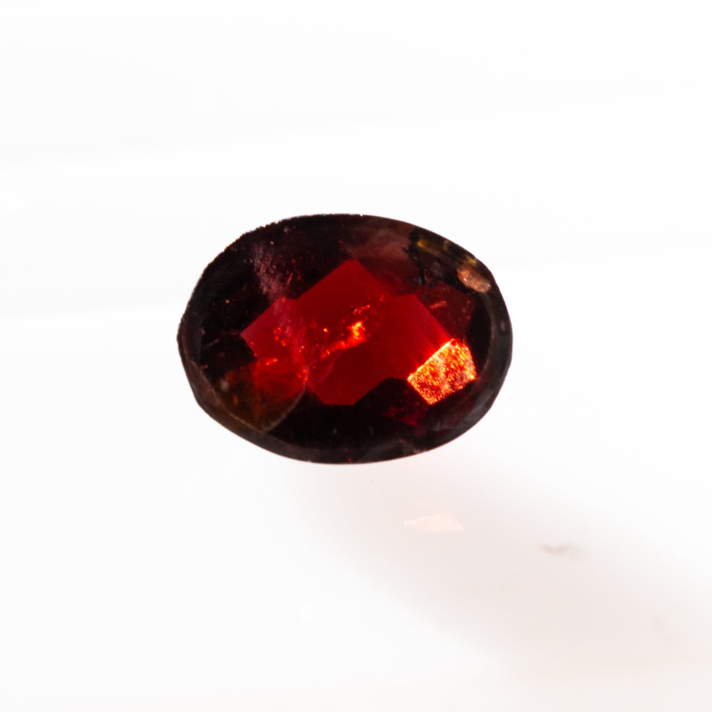 0.86ct Garnet - Oval (Dutch Rose) Cut